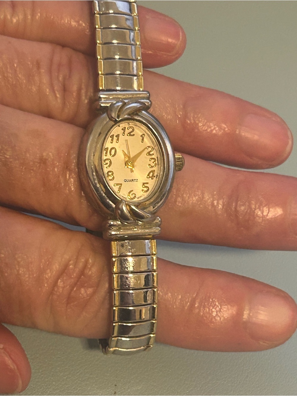 Vintage Advance Ladies Quartz Watch Silver Tone Stretch Band Oval Face